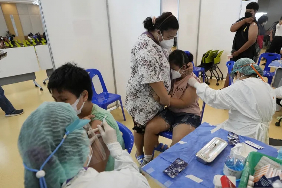Thái Lan yêu cầu tiêm vaccine cho học sinh trên toàn quốc
